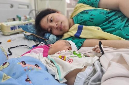 Em bé Mường 20 ngày tuổi mắc bệnh tim bẩm sinh, đối mặt nguy hiểm