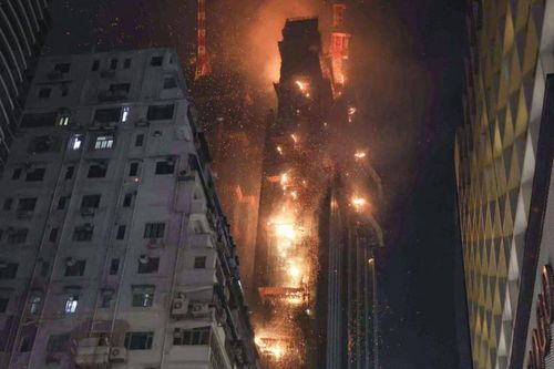 Cháy lớn tại tòa nhà 42 tầng đang xây dựng ở Hong Kong