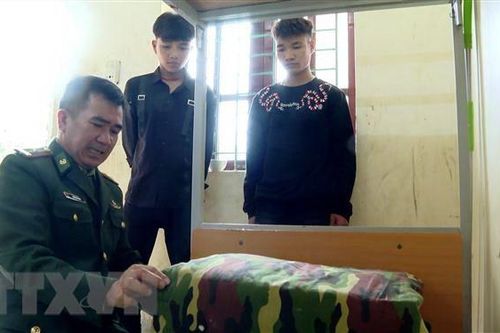 Nghệ An: 'Bố biên phòng' đồng hành cùng học sinh dân tộc Đan Lai