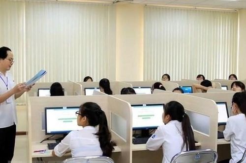 Thi hay xét tuyển vào lớp 10: Cần công bằng, giảm áp lực cho thí sinh