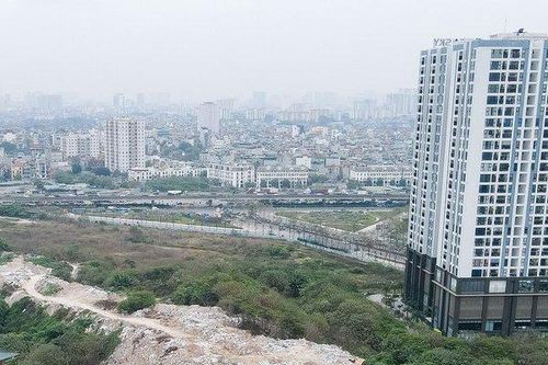 Những 'núi' rác thải đổ trộm tại Thủ đô
