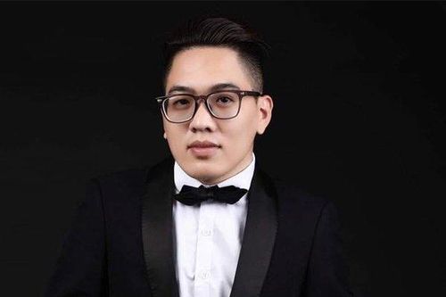 Chàng trai Ninh Trung khởi nguồn từ đam mê với những món đồ trang sức đá quý