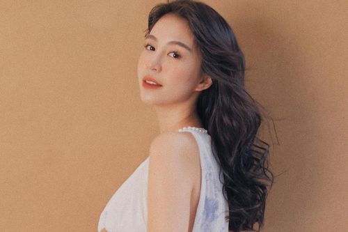 Một hotgirl 9x đình đám hạ sinh con đầu lòng