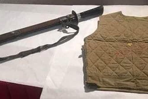 Thanh gươm và áo trấn thủ Bác Hồ tặng 'Vua Mèo'