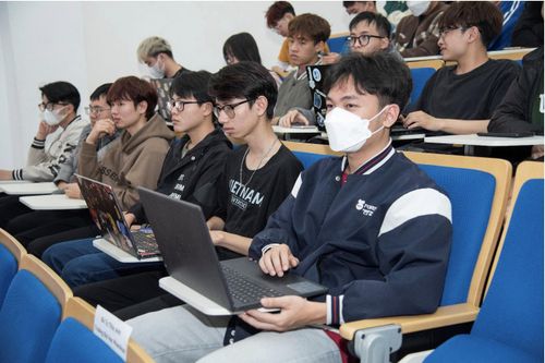 Quốc tế hóa giáo dục đại học - mang lại cơ hội nghề nghiệp cho sinh viên
