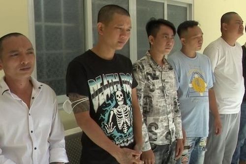 Nghe tin nhà cô ruột bị đập phá, rủ cả nhóm nhậu mang súng đi bắn thị uy