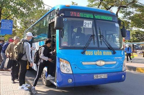Hà Nội: Tìm giải pháp thu hút hành khách đi xe buýt