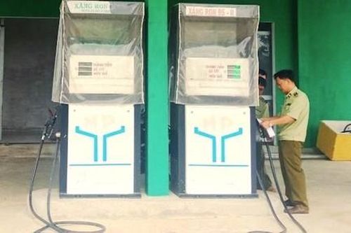 Phạt nặng cửa hàng bán xăng dầu không đạt chuẩn chất lượng