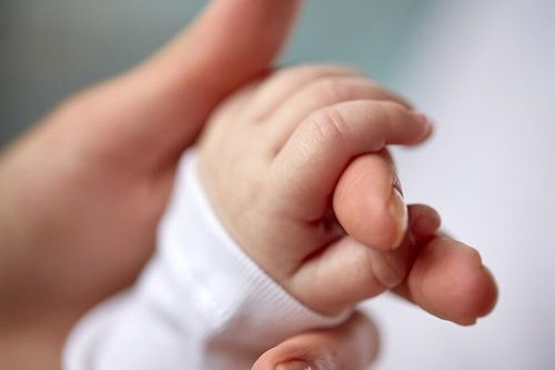 Để con 8 tháng tuổi ăn bánh bao kiểu này, mẹ khiến con hôn mê