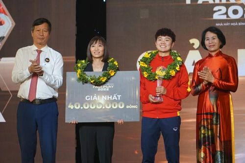 Đội tuyển bóng đá nữ Việt Nam được trao giải Fair Play