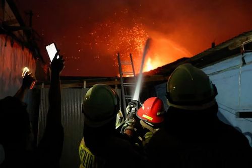Indonesia: Trạm nhiên liệu bốc cháy dữ dội, 17 người thiệt mạng