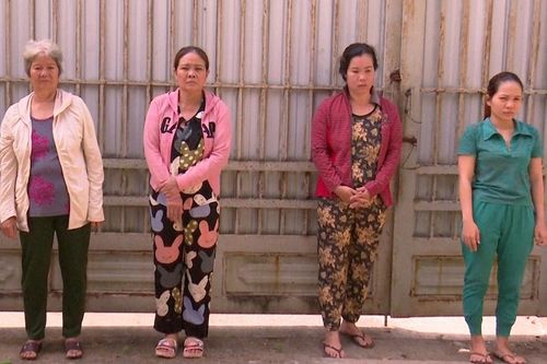 Bốn người phụ nữ bị bắt giam vì đánh bạc