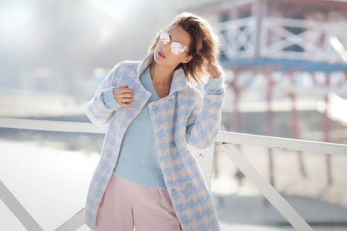 Cách mặc màu pastel không sến