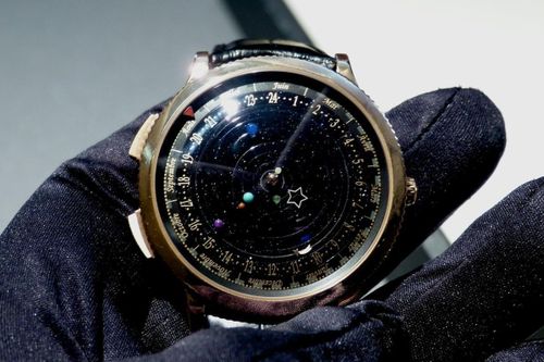 Những chiếc đồng hồ tinh xảo nhưng không để xem giờ