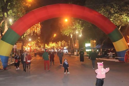 Quận Hai Bà Trưng: KT-XH tăng trưởng khả quan, đặc biệt về thu ngân sách