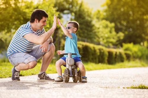 Cùng chơi với trẻ những năm đầu đời