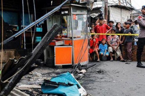 Vì sao 15 người thiệt mạng trong vụ cháy kho xăng ở Indonesia?