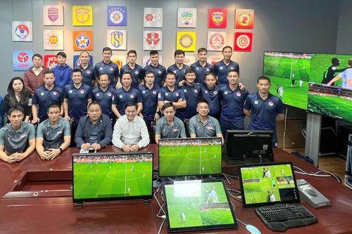 Trọng tài V-League hoàn thành lớp đào tạo VAR đợt 1