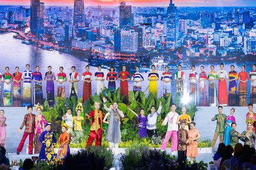 Bộ sưu tập Ngọc Viễn Đông lấy cảm hứng từ hình ảnh thành phố trên sông Sài Gòn