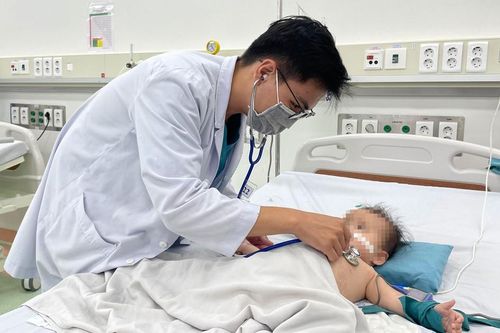 Cẩn trọng sốt siêu vi ở trẻ