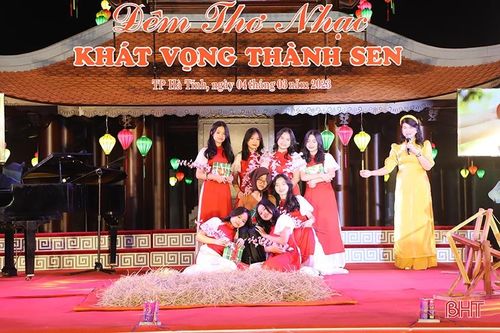 Lắng đọng cảm xúc từ đêm thơ nhạc 'Khát vọng Thành Sen'