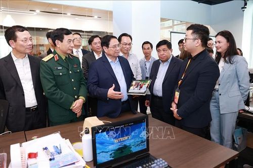 Thủ tướng thăm Trung tâm Đổi mới sáng tạo Quốc gia