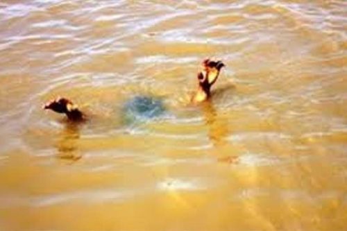 Phát hiện 3 thi thể nổi lập lờ dưới sông, càng đau lòng hơn khi biết danh tính