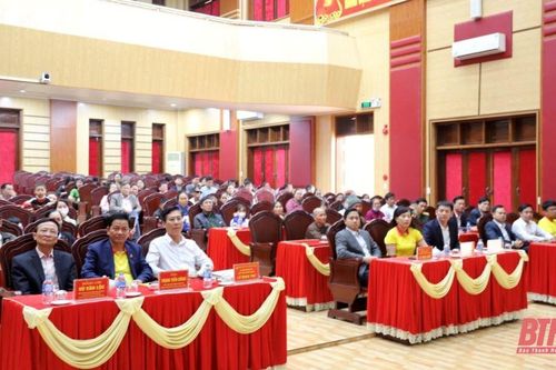 Trao quà và nhận đỡ đầu 21 trẻ em có hoàn cảnh khó khăn tại huyện Vĩnh Lộc