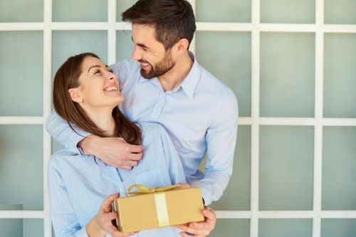 Ngày 8/3 nên tặng quà gì cho vợ?