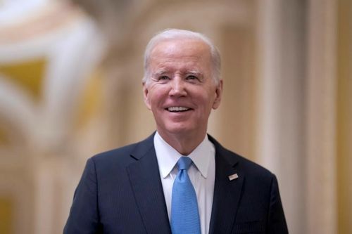 Ông Biden cắt bỏ khối mô ung thư ngực
