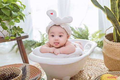 Cách đặt tên cho bé gái hợp phong thủy năm 2023