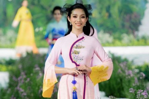 Nhà thiết kế dân tộc Tày với bộ sưu tập áo dài 'Việt Nam gấm hoa'