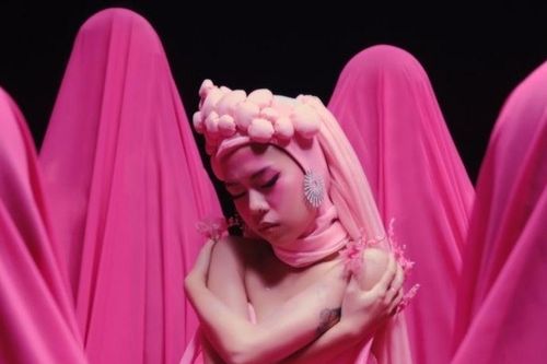 Bất ngờ về tlinh
