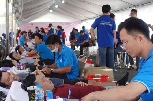 Gần 200 người hiến máu trong chương trình 'Mỗi giọt máu - Một tấm lòng'