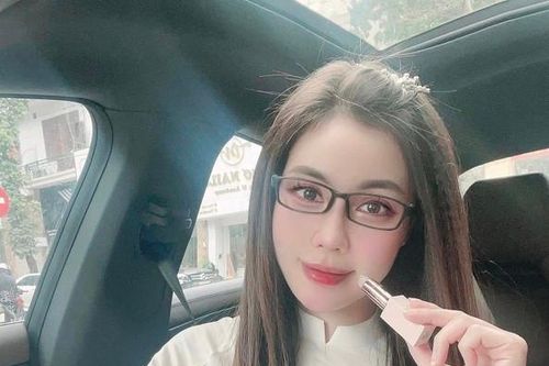 Nữ giảng viên tiếng Pháp mê áo dài, mặc như 'điêu khắc' đường cong