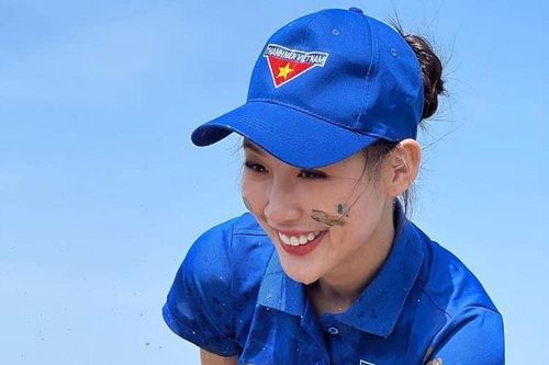 Hoa hậu Bảo Ngọc lội bùn trồng cây vẫn xinh đẹp ngút ngàn