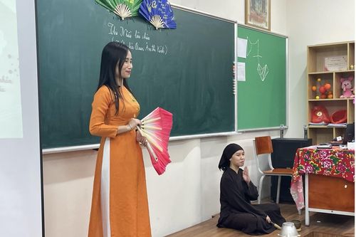 Cô và trò hóa thành nhân vật trong tác phẩm sách Ngữ văn 10 Cánh Diều