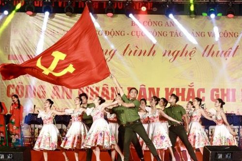 Tưng bừng Chương trình Nghệ thuật '75 năm Công an nhân dân khắc ghi lời Bác'