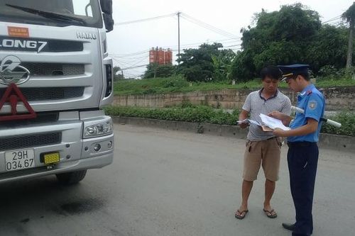 Hà Nội: 202 trường hợp xe quá khổ, quá tải bị xử phạt