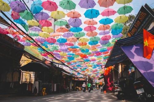 Việt Nam, muôn nẻo đường tơ