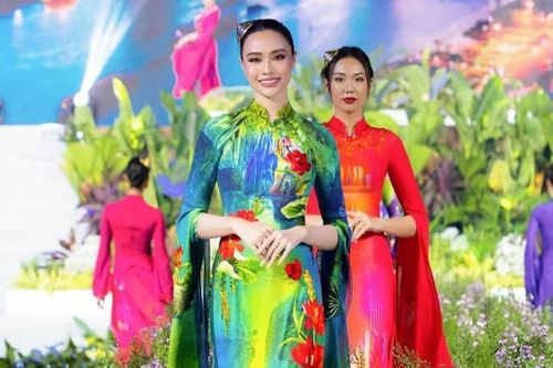 Truyền tải hình ảnh di sản của dân tộc lên tà áo dài