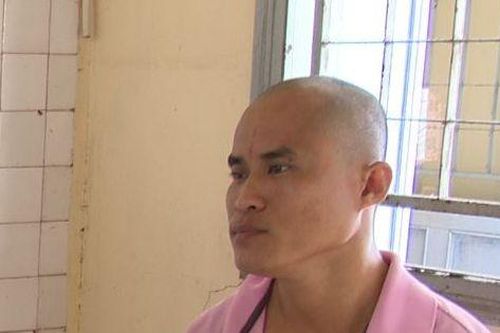 Nghi bị 'cắm sừng', chồng lẻn vào phòng ngủ chích điện vợ