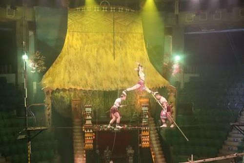'Lửa tình cao nguyên' – nghệ sĩ xiếc diễn như lên đồng