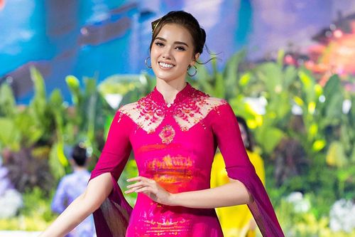 Á hậu Miss Charm trở lại Việt Nam trình diễn áo dài