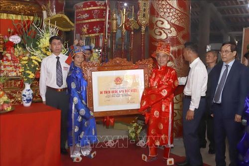 Đón nhận Bằng xếp hạng di tích quốc gia đặc biệt cụm đình Hương Canh