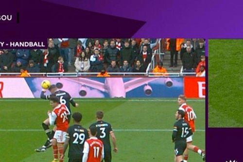 Vì sao VAR không cho Arsenal hưởng phạt đền?