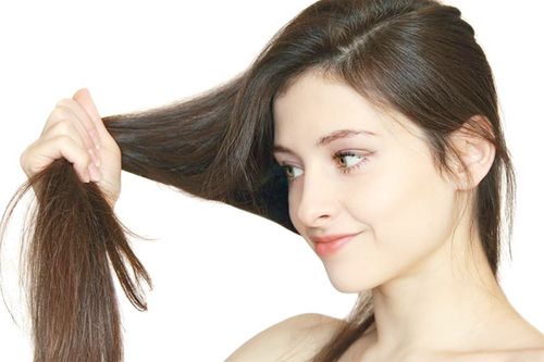 Thay đổi cách chăm sóc tóc khi mùa hè tới