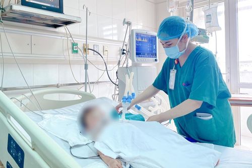 Bé trai 2 tuổi chấn thương sọ não nhập viện khẩn vì theo mẹ ra đồng làm việc tưởng như vô hại