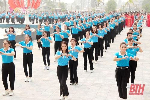 Đồng diễn dân vũ thể thao chào mừng kỷ niệm Ngày Quốc tế phụ nữ 8-3