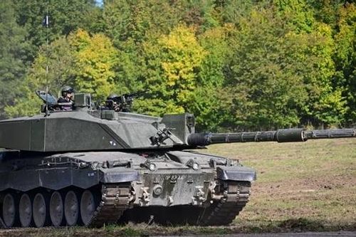 Anh tăng gấp đôi lượng xe tăng viện trợ Ukraine